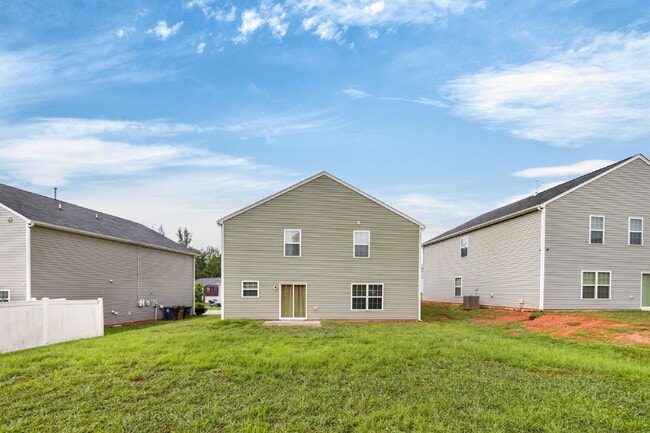 Building Photo - Experience Spacious Comfort: 3-Bedroom Home with 2.5 Baths.
