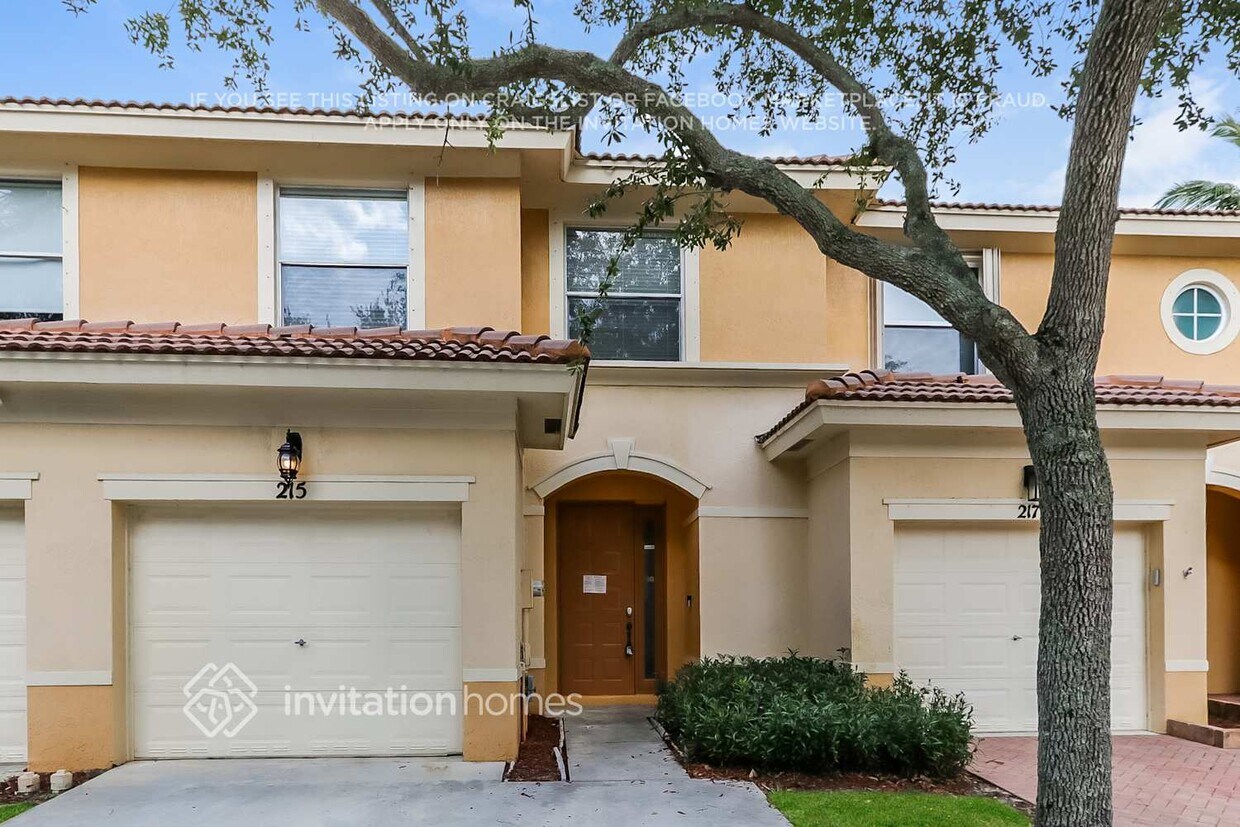 Foto principal - 215 River Bluff Ln