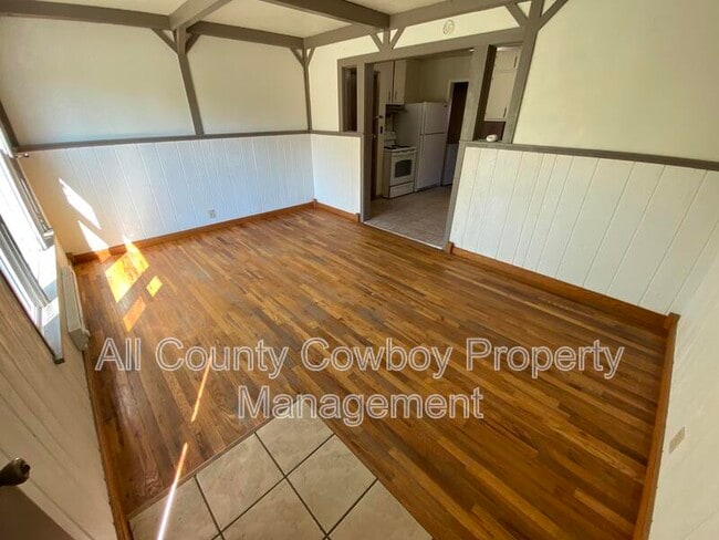 Building Photo - 1217 E Bradley St