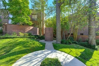 Building Photo - 19 Crestwood Dr