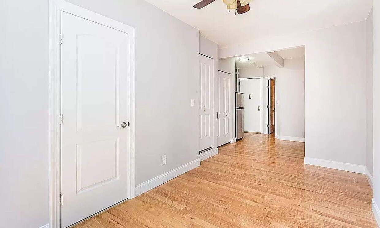 Primary Photo - 450 W 46th St