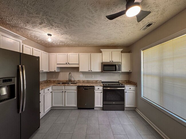Foto del edificio - Charming 3 Bed 2 Bath Home in Cameron
