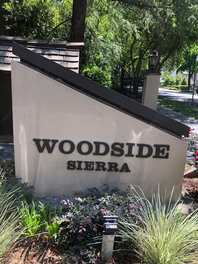 Building Photo - NICE 2ND STORY CONDO IN WOODSIDE SIERRA GA...