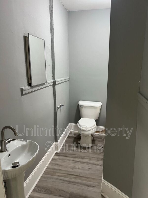 Building Photo - 518 Harnett St