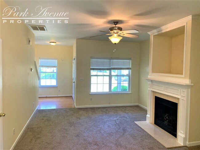 Foto del edificio - 8516 Summerglen Circle