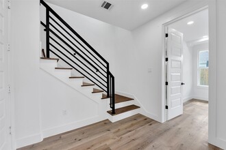 Building Photo - 1805 Emir St