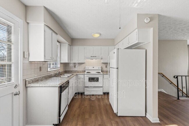 Foto del edificio - 3395 Montavesta Rd