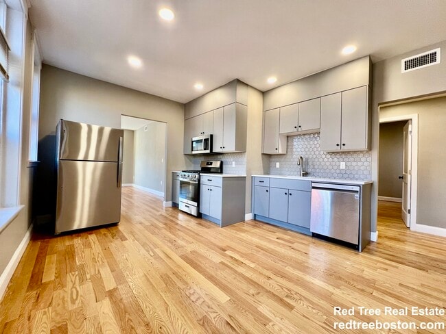 Building Photo - 1914 Beacon St