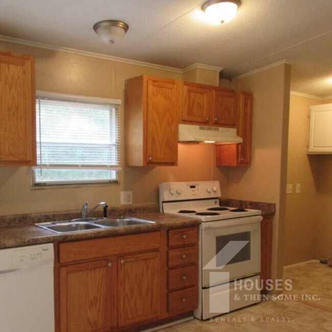 Foto del edificio - 490 White Horse Rd. Ext.