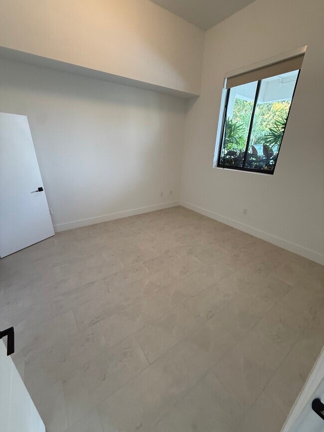 Foto del edificio - 2507 NE 182nd St