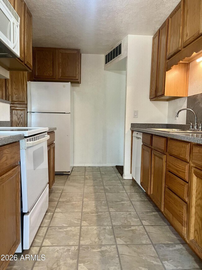 Foto del edificio - 2315 W Butler Dr