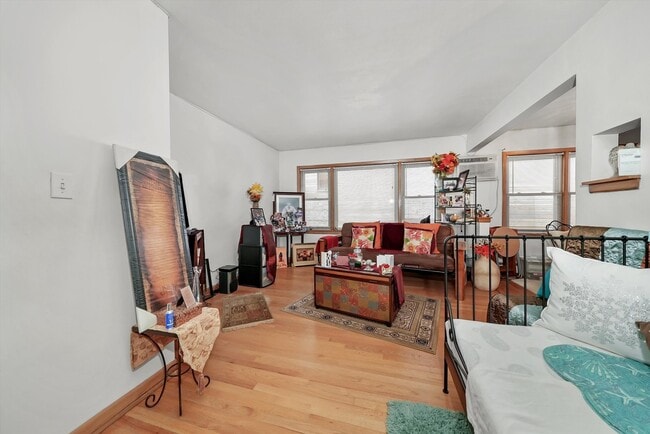 Building Photo - 425 S Kenilworth Ave