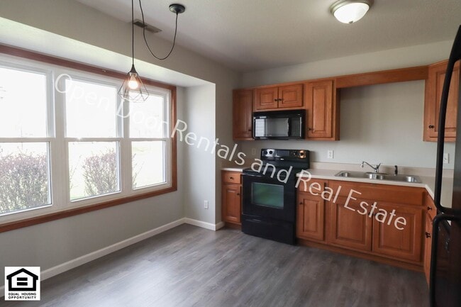 Building Photo - Fort Wayne Rising 1421/1423 Fieldstone