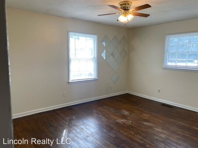 Building Photo - 3 br, 2 bath House - 700 E. Brookwood Place