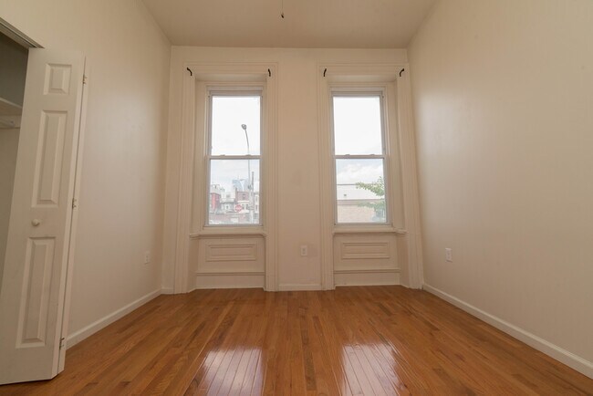Front Bedroom - 1414 Christian St