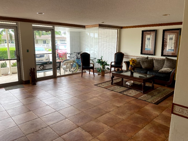 Building Photo - 4802 Tudor Dr