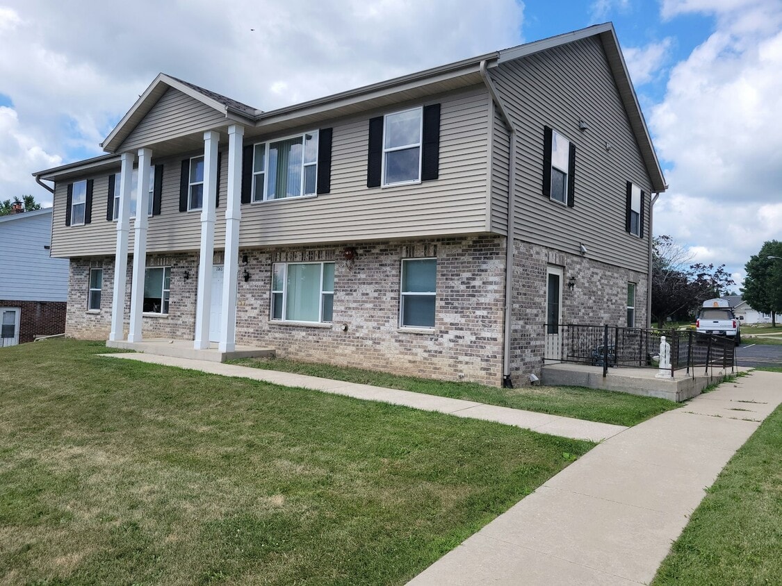 Primary Photo - 1066 Perry St