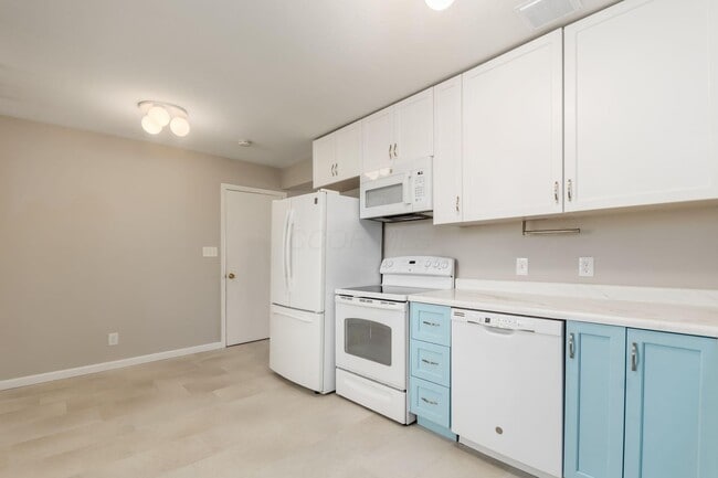 Building Photo - 5340 Carolyn Dr