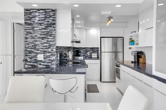 Foto del edificio - 3031 N Ocean Blvd