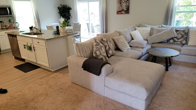 Foto del edificio - Located in Creedmore Hills a 4BR/2.5BA hom...