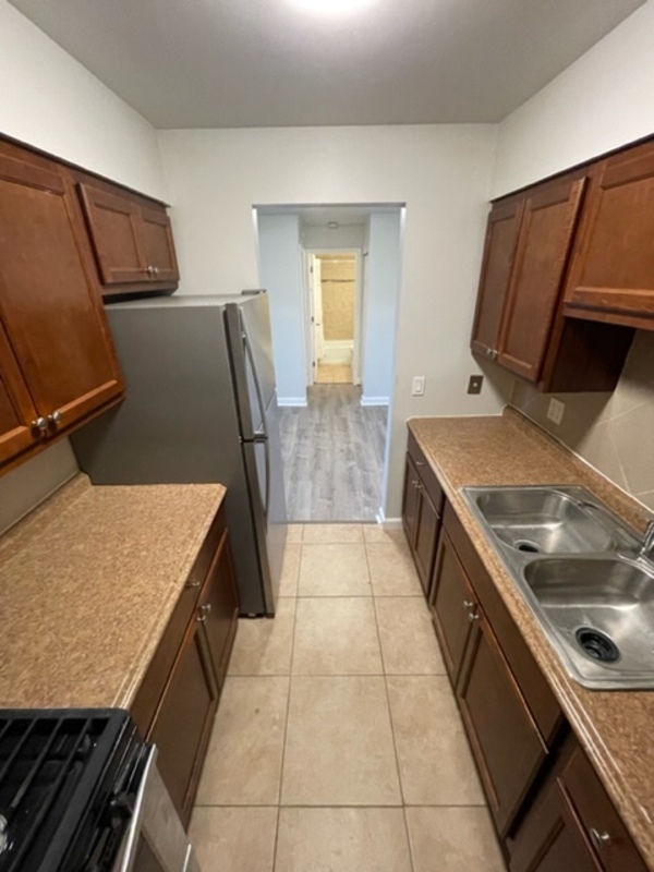 Foto principal - 932 W Rollins Rd