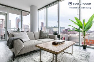 Building Photo - 1000 S Clark St