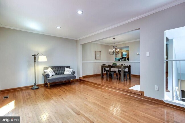 Foto del edificio - 8822 Birchwood Way