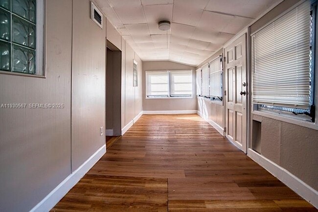 Foto del edificio - 3438 SW 2nd St