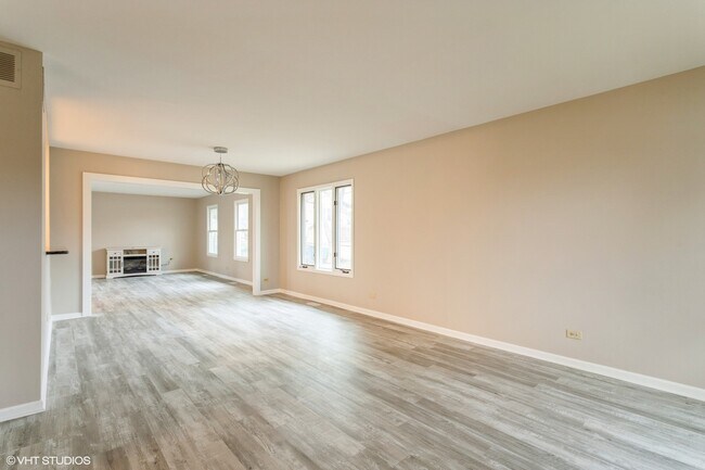 Building Photo - 121 Richmond Dr