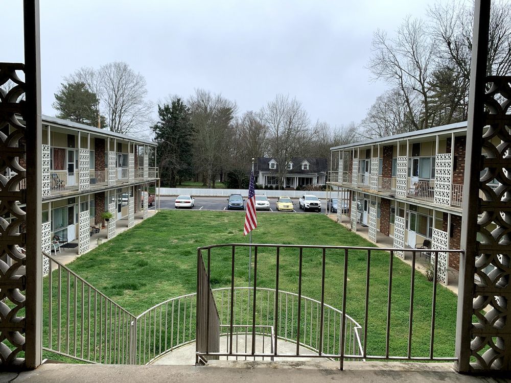 2 Bedroom 1 Bath Downstairs Apartment - 2 Bedroom 1  Bath Downstairs Apartment