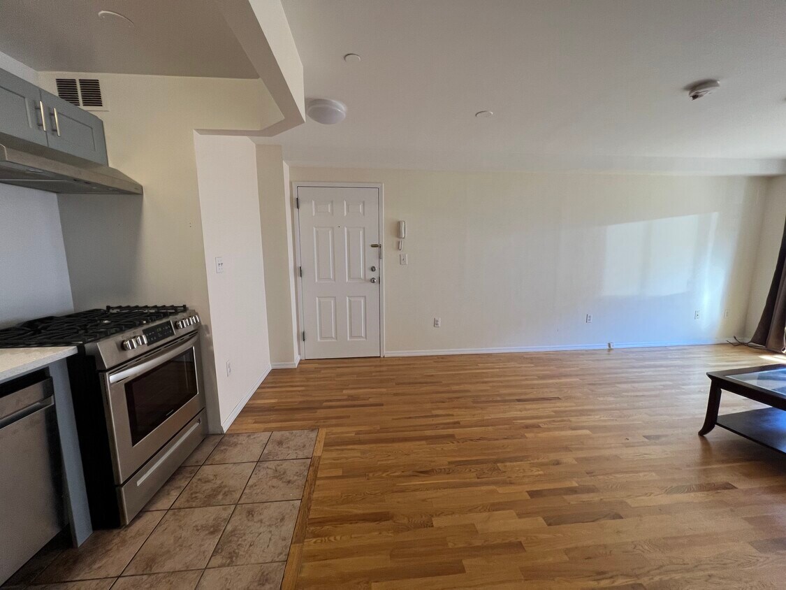 2584 31st St Unit 2, Astoria, NY 11102 Apartments in Astoria, NY