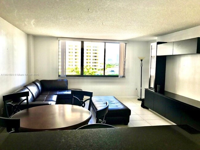 Building Photo - 540 Brickell Key Dr