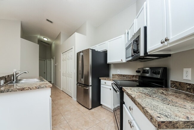 Building Photo - 2160 Jessa Dr