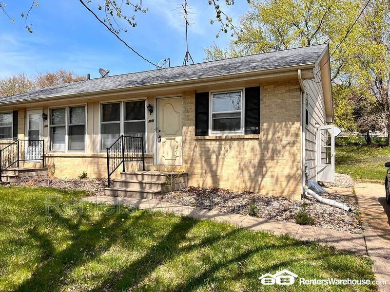 Primary Photo - 9051 Franklin Ave