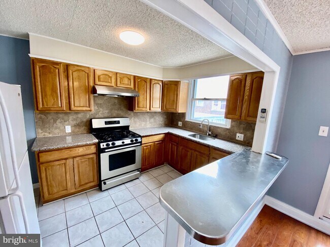 Building Photo - 1418 Benner St