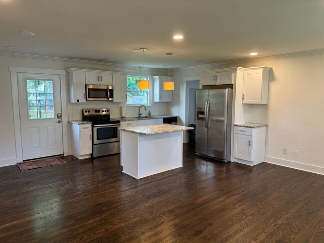 Building Photo - Cute 3BR Home in the Heart of Nashville