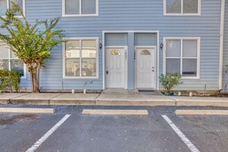 Building Photo - 3860 SW 20th Ave