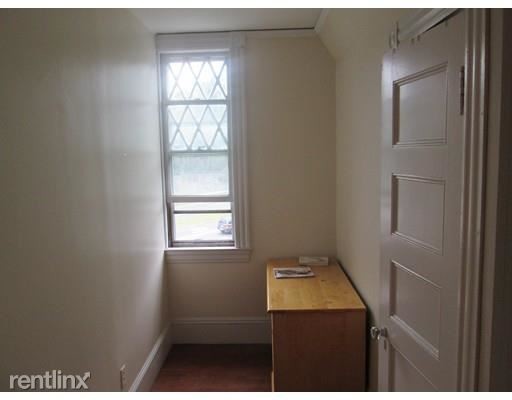 Building Photo - 2 br, 1 bath  - 384 Arborway