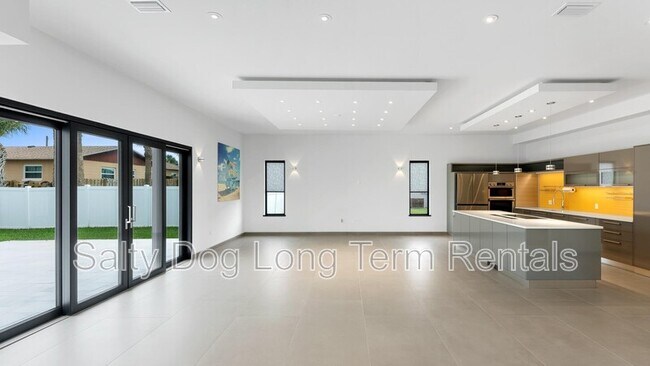 Building Photo - 3001 John Anderson Dr