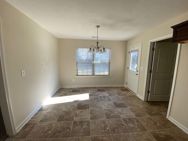 Foto del edificio - 3 Bedroom 2 bath with 2 Car Garage Home Fo...