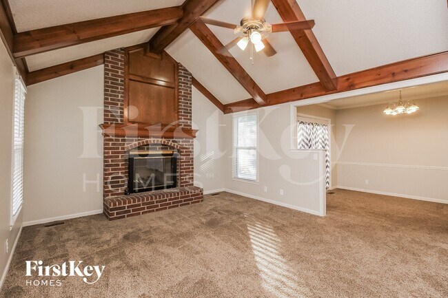 Foto del edificio - 1715 Regency Dr