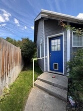 Building Photo - 404 Ruby St