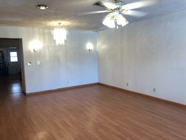 Foto del edificio - Palm Beach Gardens 3 Bed 2 Bath Townhouse!