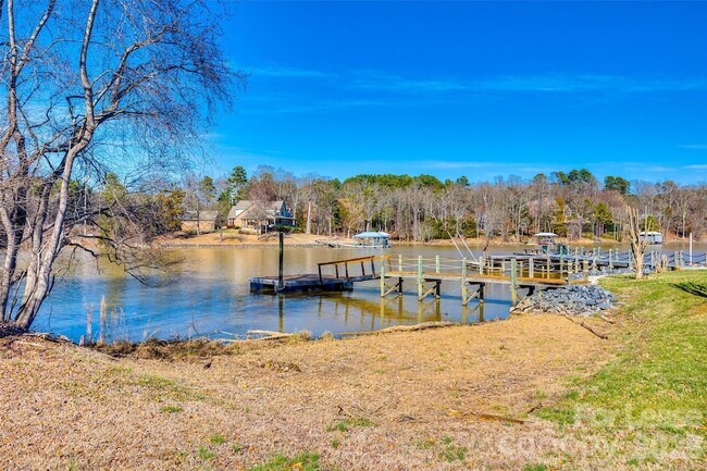 Building Photo - 1739 Old Clay Hill Rd