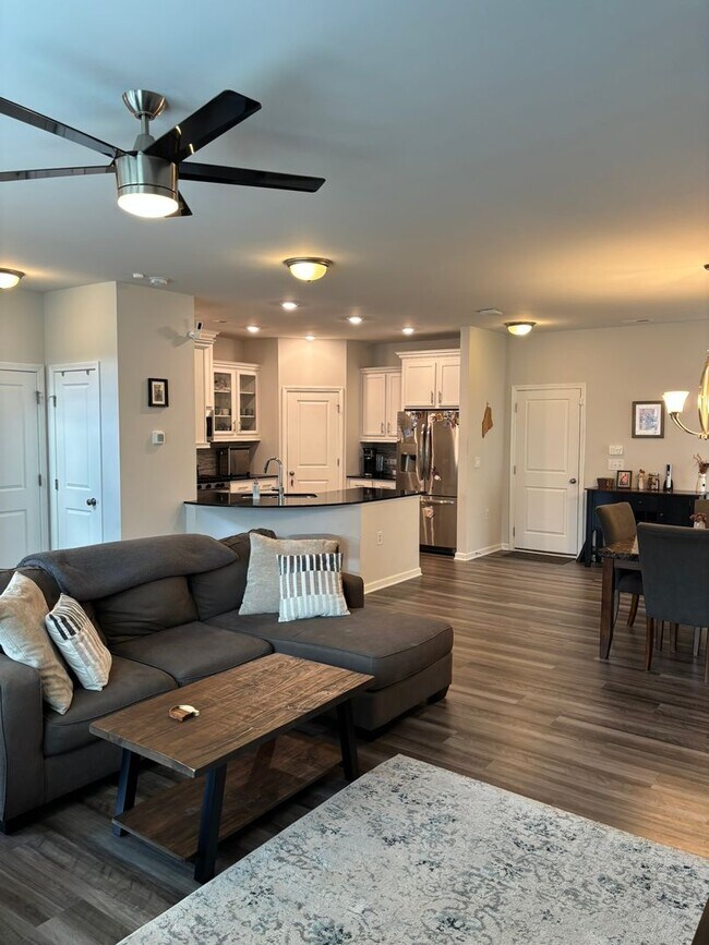 Foto del edificio - Beautiful 3-Bedroom Home in Copley Farm! Available Jul 1, 2026