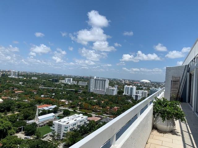 Foto del edificio - 1627 Brickell Ave