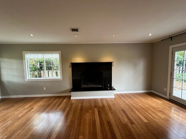 Building Photo - Application Pending - 3 Bedroom House For ...