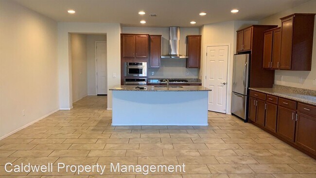 Building Photo - 3 br, 2.5 bath House - 11109 E. Travertine...