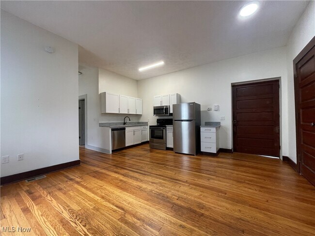 Foto del edificio - 1848 E 89th St