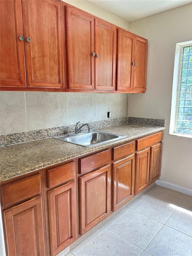 Foto del edificio - 956A Northeast 80th Street, Miami, FL 3313...